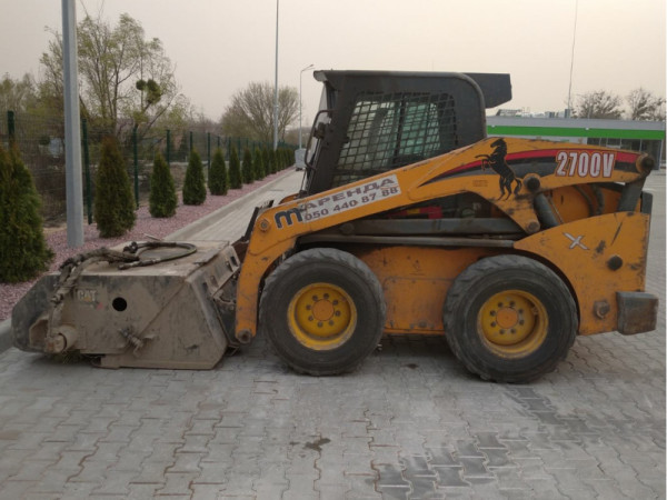 Бункерна щітка CAT BU115 (24 години)