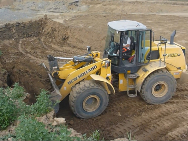 New Holland (Нью Холланд) Фронтальний навантажувач New Holland W190B (24 години)