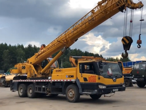 XCMG (ССТГ) Автокран XCMG 25 т 38 м (24 години)