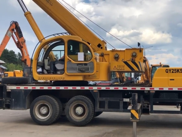 XCMG (ССТГ) Автокран XCMG 25 т 38 м (24 години)