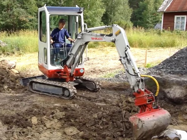 Міні-екскаватор Takeuchi TB016