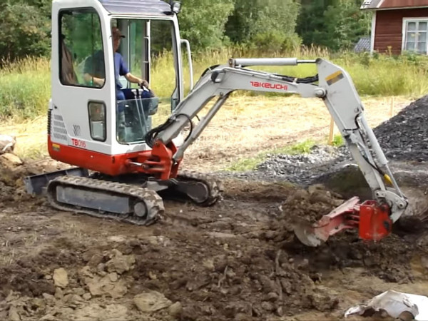 Mini Excavator Takeuchi TB016