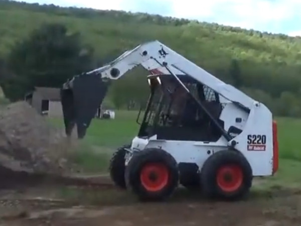 Міні навантажувач Bobcat S220