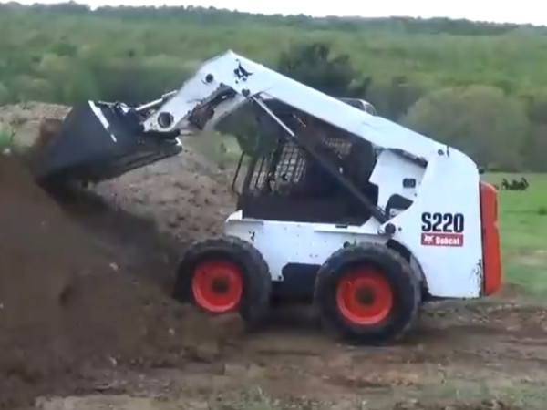 Міні навантажувач Bobcat S220
