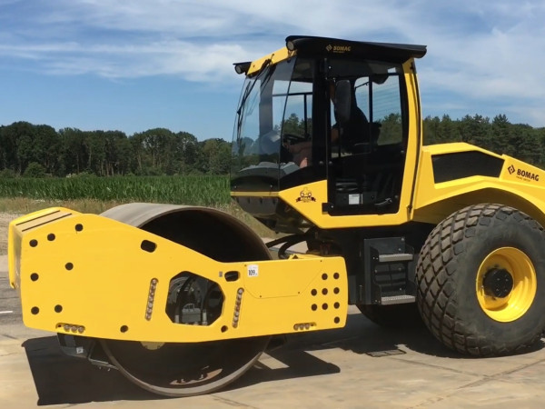 Каток грунтовий BOMAG BW216