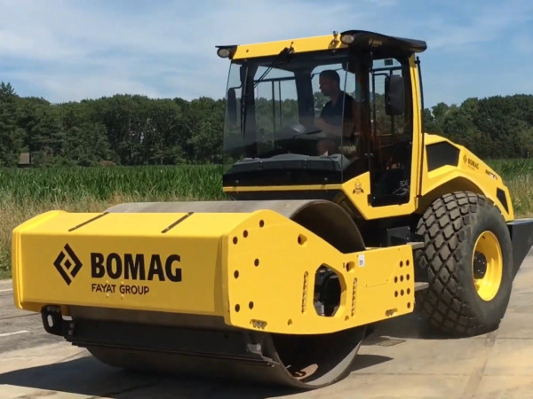 Каток грунтовий BOMAG BW216