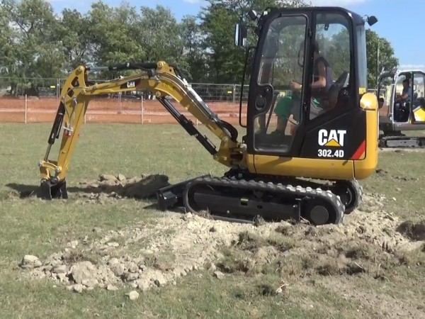 Міні-екскаватор Caterpillar 302.4D