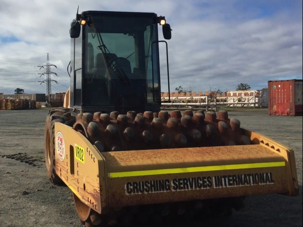 Каток грунтовый Caterpillar CP76 с кулачками