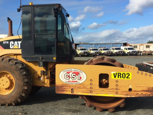 Каток грунтовый Caterpillar CP76 с кулачками