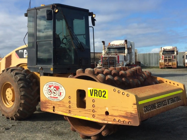 Каток грунтовий Caterpillar CP76 с кулачками
