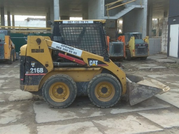 Міні-навантажувач Caterpillar 216 B3