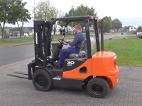 Вилковий навантажувач Doosan D30S-5