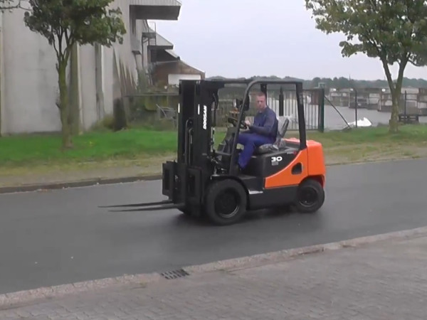 Вилочный погрузчик Doosan D30S-5
