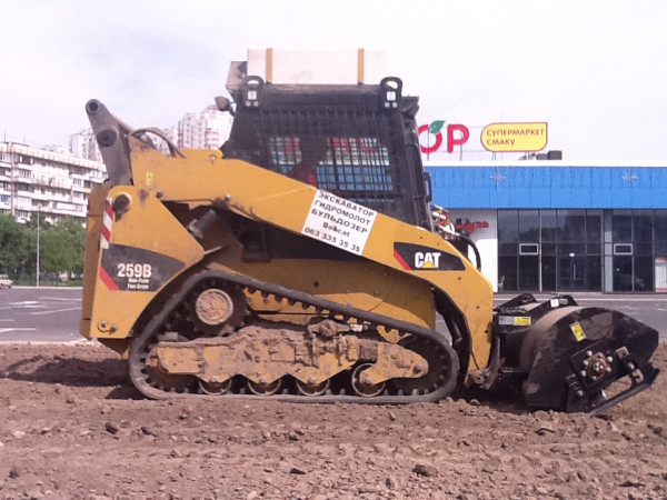 Гусеничний культиватор CAT LT18B (16 годин)