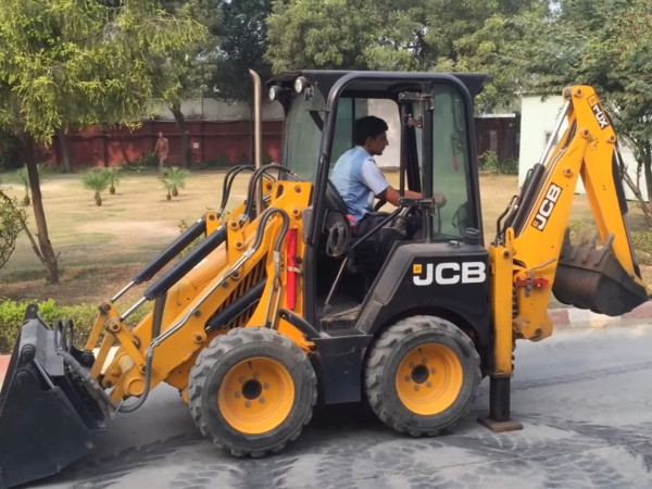 Мини экскаватор-погрузчик  JCB 1CX
