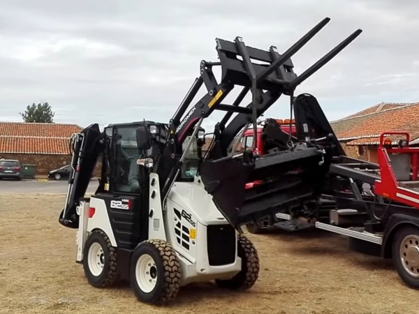 Компактний екскаватор-навантажувач з вилами Hidromek HMK62 SS
