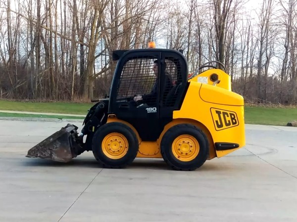 Міні-навантажувач  JCB 190 Robot