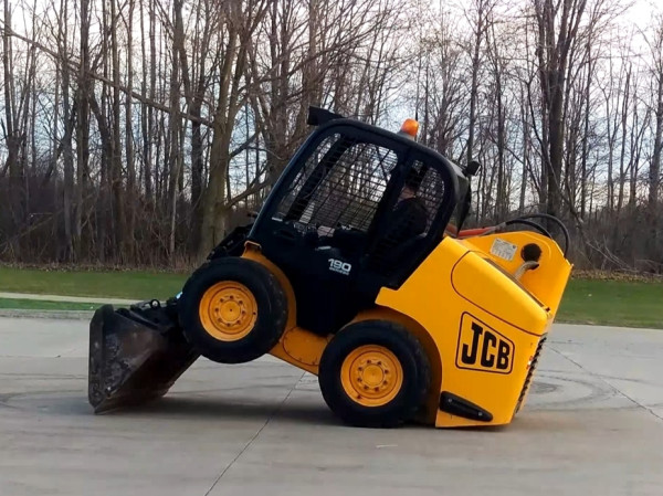 Мини-погрузчик JCB 190 Robot