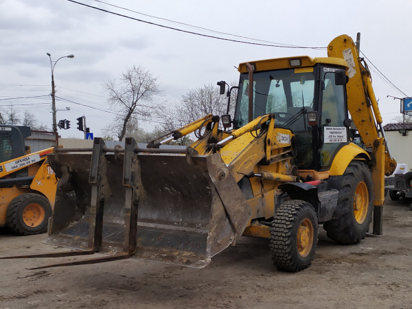 Вилочный погрузчик  JCB 3CX с экскаваторным ковшом