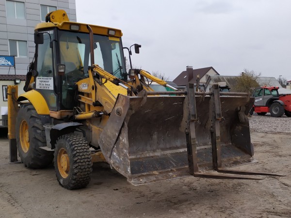 Экскаватор-погрузчик  JCB 3CX с вилами