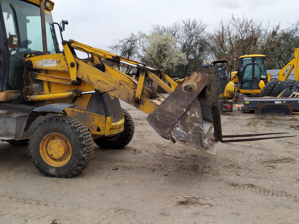 Вилочный погрузчик  JCB 3CX с экскаваторным ковшом