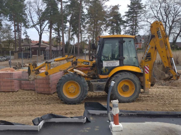 Екскаватор-навантажувач JCB 4CX з вилами