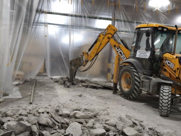 Экскаватор-погрузчик  JCB 3CX с гидромолотом