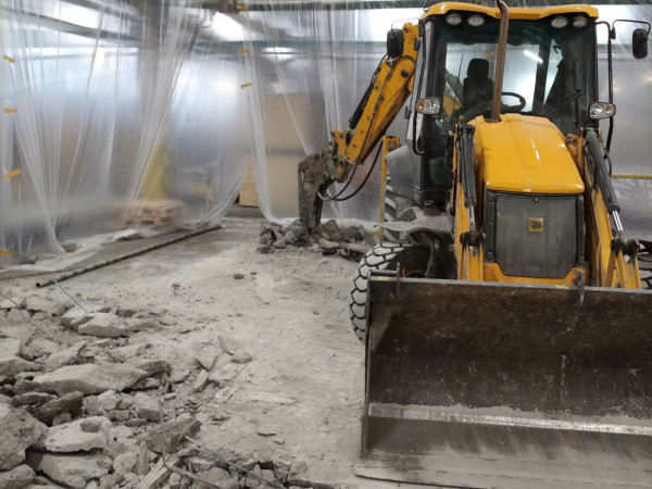 Экскаватор-погрузчик  JCB 3CX с гидромолотом