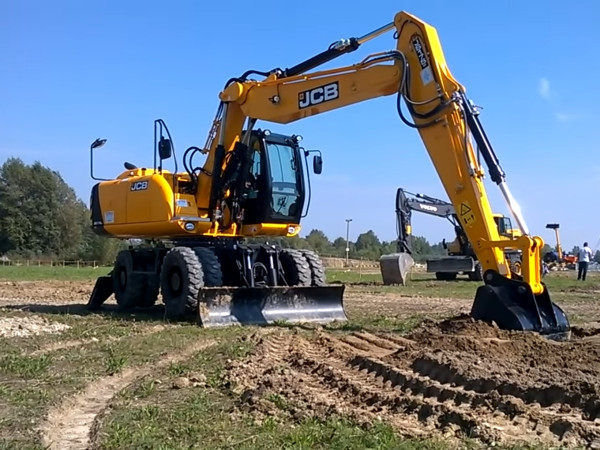 Полноповоротный экскаватор  JCB  JS175W