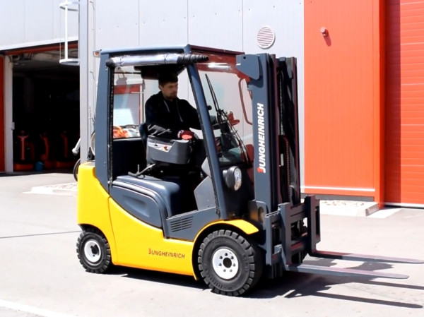 Вилочный погрузчик Jungheinrich TFG320S