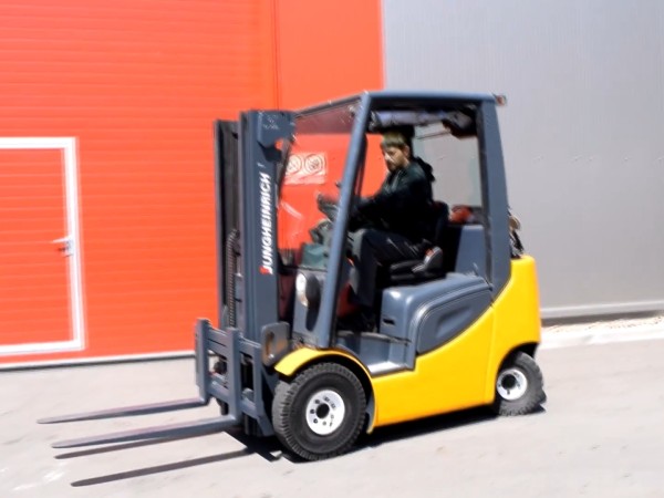 Вилочный погрузчик Jungheinrich TFG320S