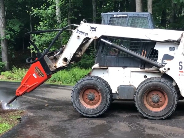 Bobcat  з гідромолотом MTB 25