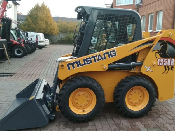 Міні-навантажувач Mustang 1350R