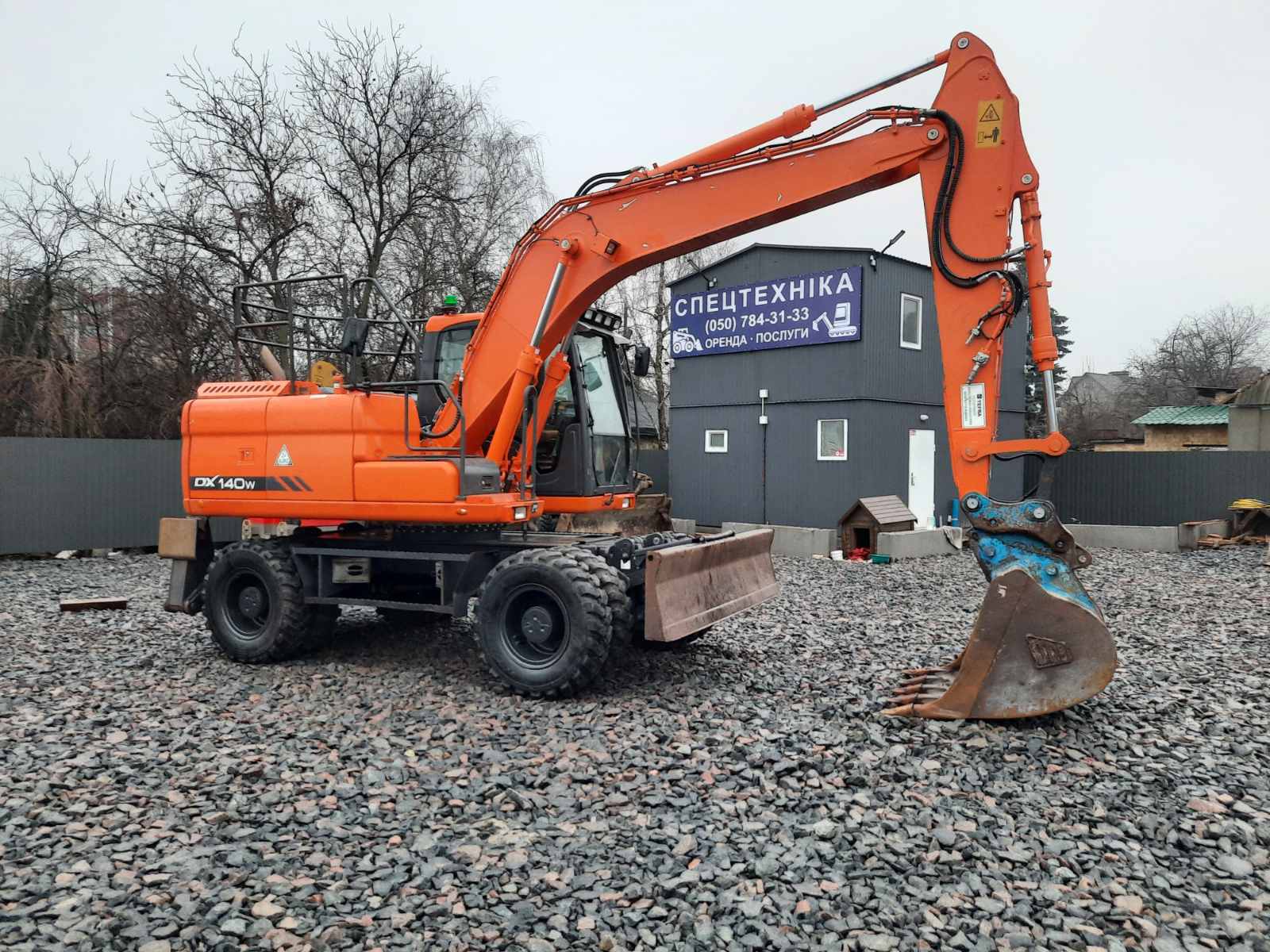 Полноповоротный экскаватор DOOSAN 140W-3